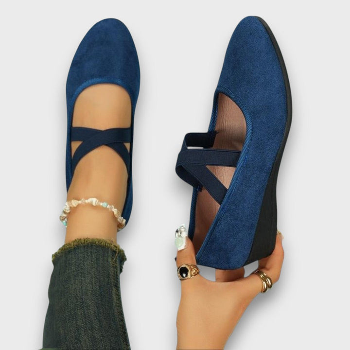 Arlena – Elegant closed wedge shoes